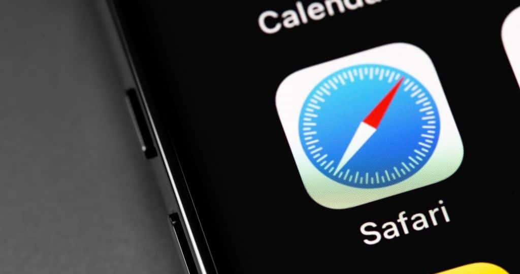 Apple prepara motor de respostas com IA para integrar Siri e desafiar Google Apple prepara motor de respostas com IA para integrar Siri e desafiar Google