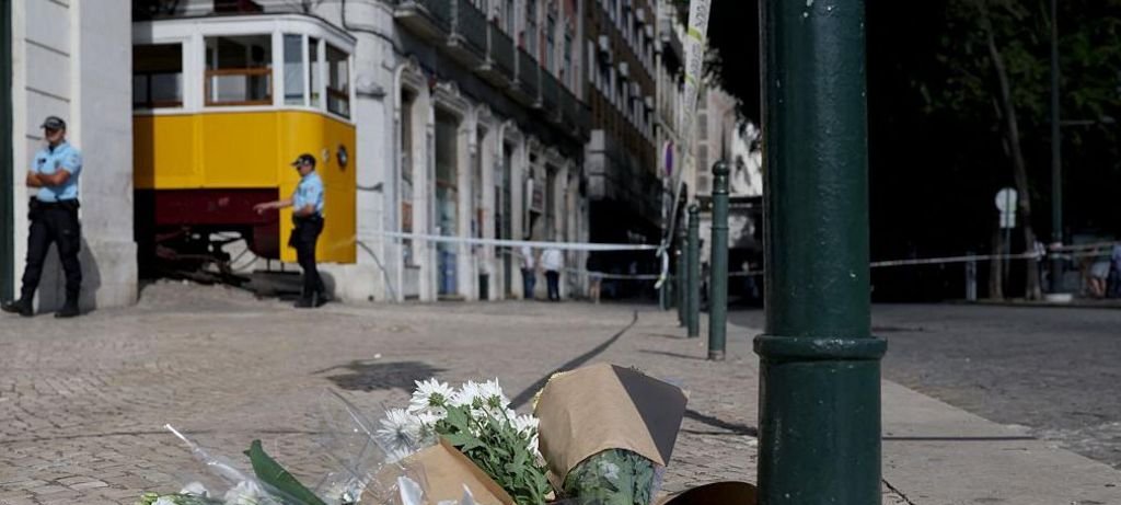 Colisão no Elevador da Glória faz 16 mortos e cerca de 20 feridos em Lisboa Colisão no Elevador da Glória faz 16 mortos e cerca de 20 feridos em Lisboa