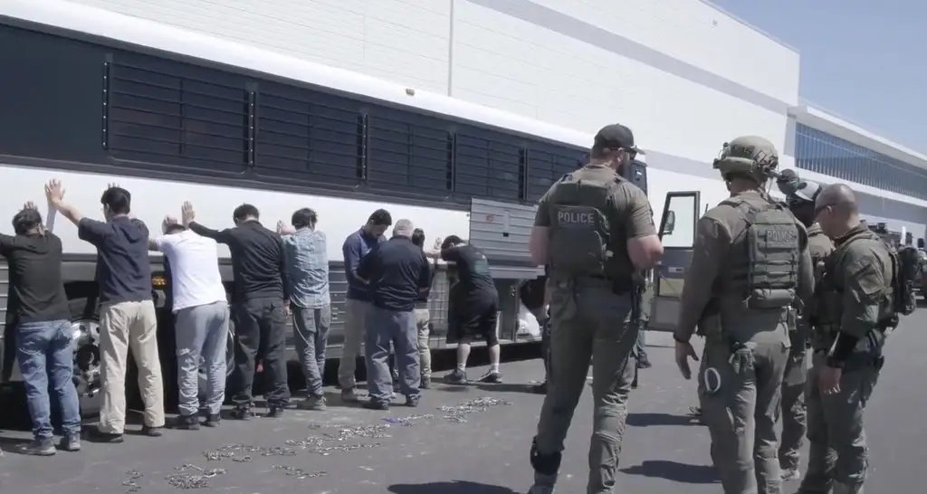 Trabalhadores sul-coreanos detidos nos EUA serão repatriados Trabalhadores sul-coreanos detidos nos EUA serão repatriados