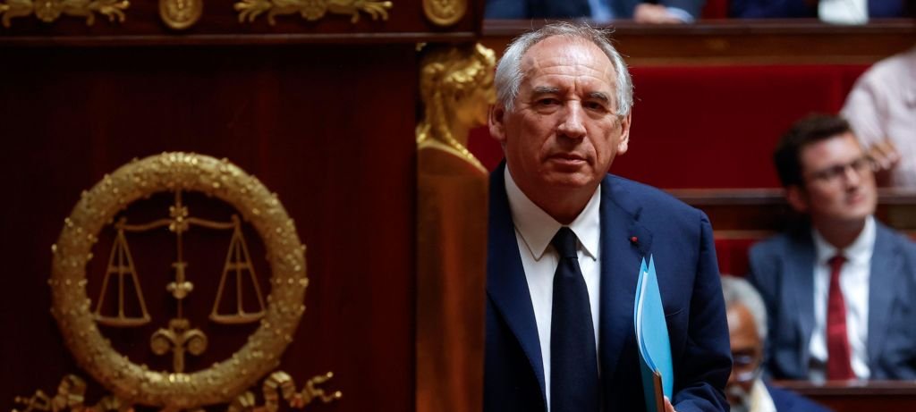 Crise política na França: Macron busca novo premiê Crise política na França: Macron busca novo premiê