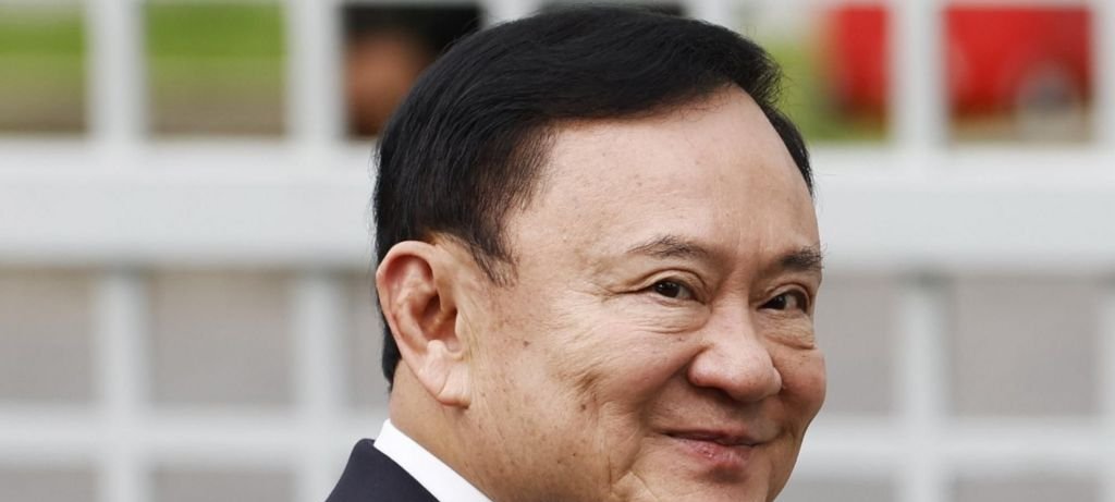 Thaksin Shinawatra deve cumprir um ano de prisão, decide corte Thaksin Shinawatra deve cumprir um ano de prisão, decide corte