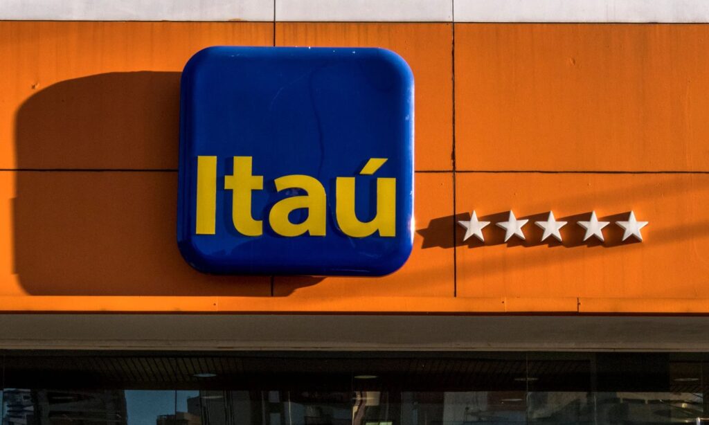 Itaú demite mil funcionários por inatividade no home office Itaú demite mil funcionários por inatividade no home office