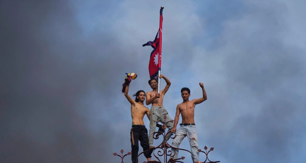 Protestos no Nepal deixam 19 mortos e derrubam premiê Protestos no Nepal deixam 19 mortos e derrubam premiê