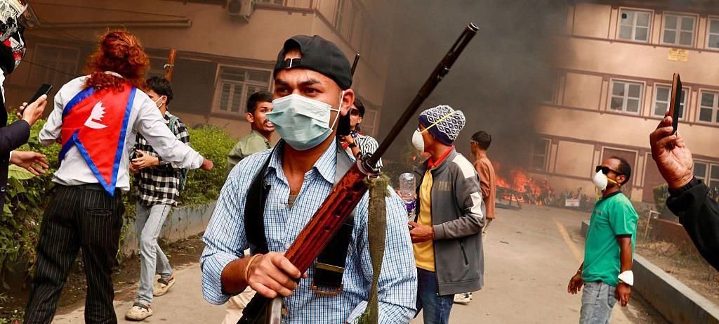 Protestos no Nepal: Exército patrulha Katmandu após caos Protestos no Nepal: Exército patrulha Katmandu após caos