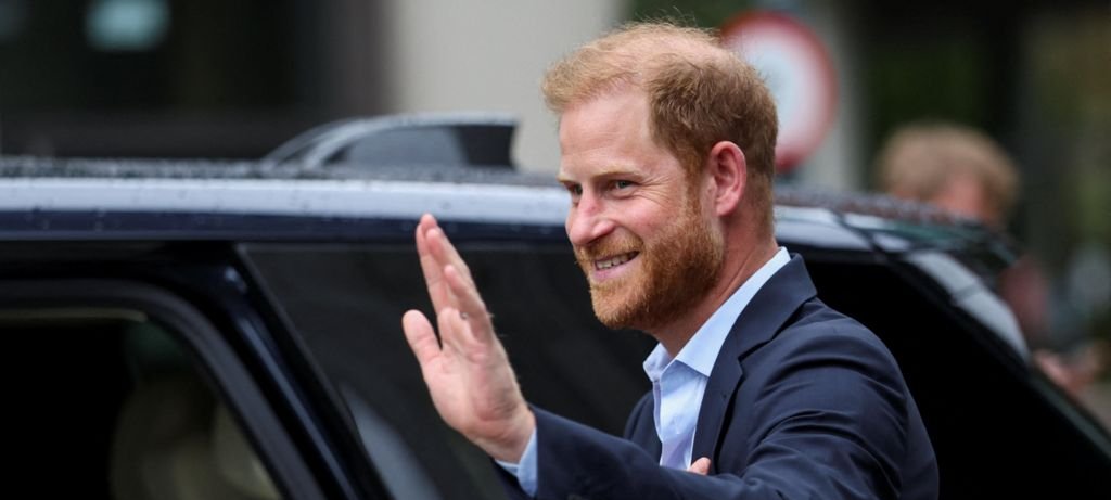 Príncipe Harry encontra Rei Charles após 18 meses Príncipe Harry encontra Rei Charles após 18 meses