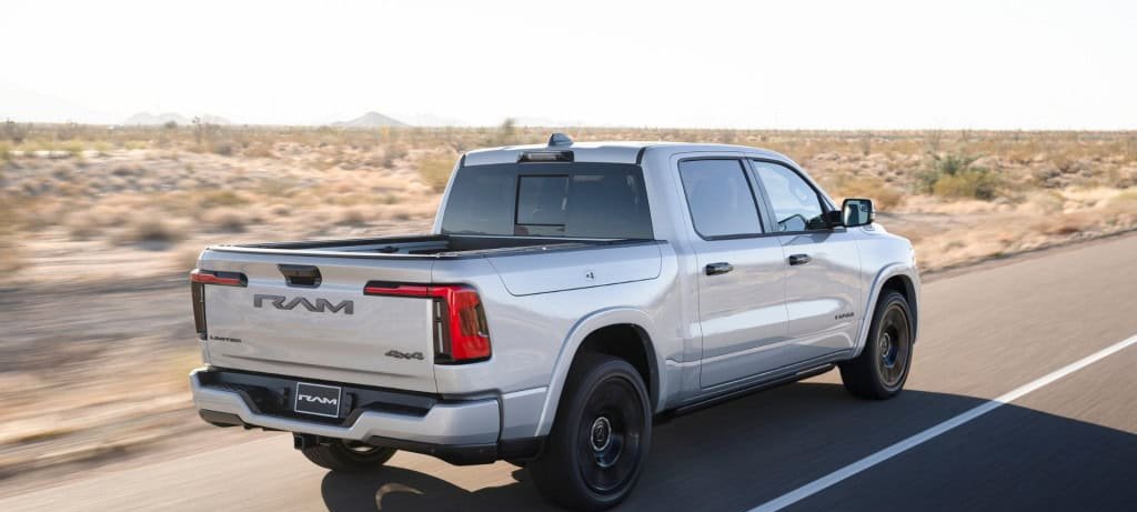 Stellantis Ram 1500 REV vira híbrida de 1.100 km Stellantis Ram 1500 REV vira híbrida de 1.100 km