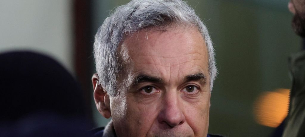 Calin Georgescu acusado de tramar golpe na Romênia Calin Georgescu acusado de tramar golpe na Romênia