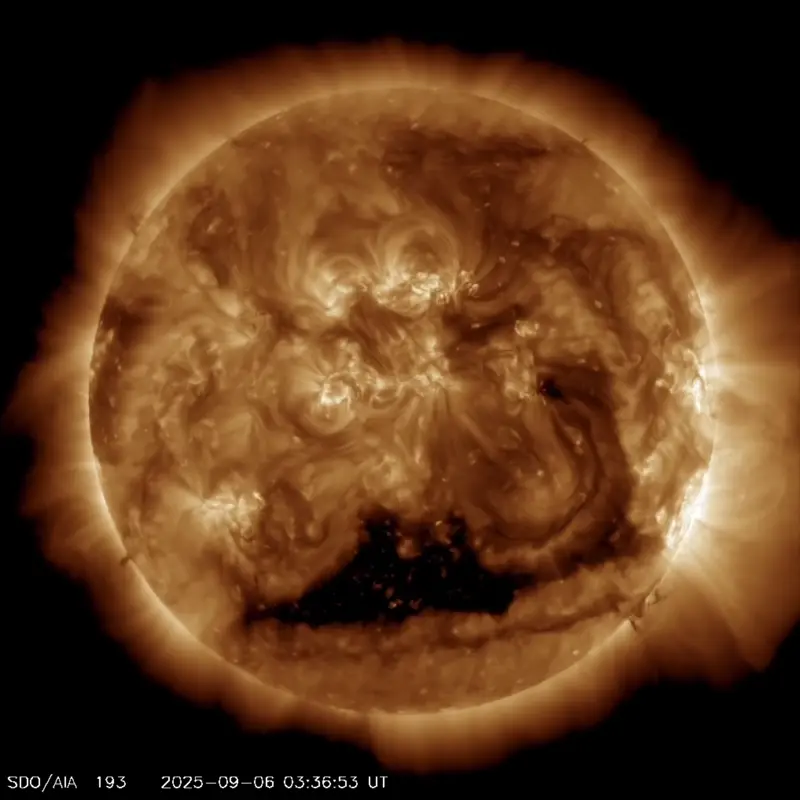 Tempestade geomagnética forte persiste após buraco solar