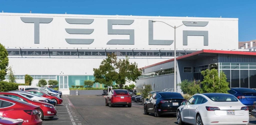 Tesla investigada por defeito nas portas do Model Y Tesla investigada por defeito nas portas do Model Y
