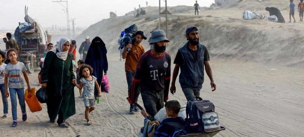 Palestinos fogem de Gaza City sob avanço israelense