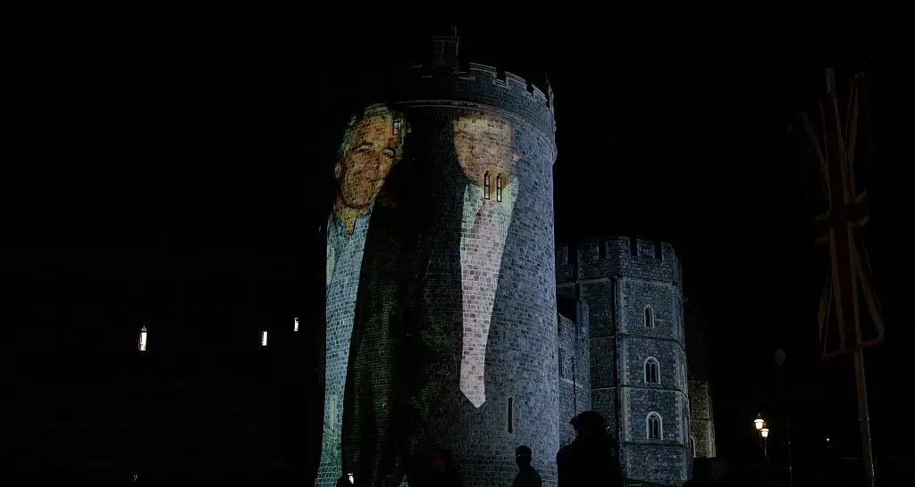 Projeções de Trump e Epstein levam à prisão em Windsor Projeções de Trump e Epstein levam à prisão em Windsor