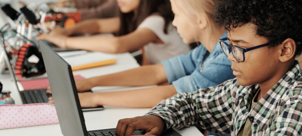 Uso de IA no Ensino Médio cresce e alcança 70% dos alunos Uso de IA no Ensino Médio cresce e alcança 70% dos alunos