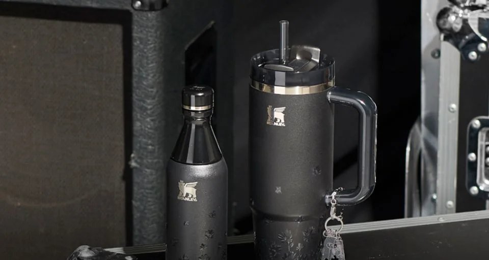 Copo Stanley JENNIE: edição exclusiva traz design floral