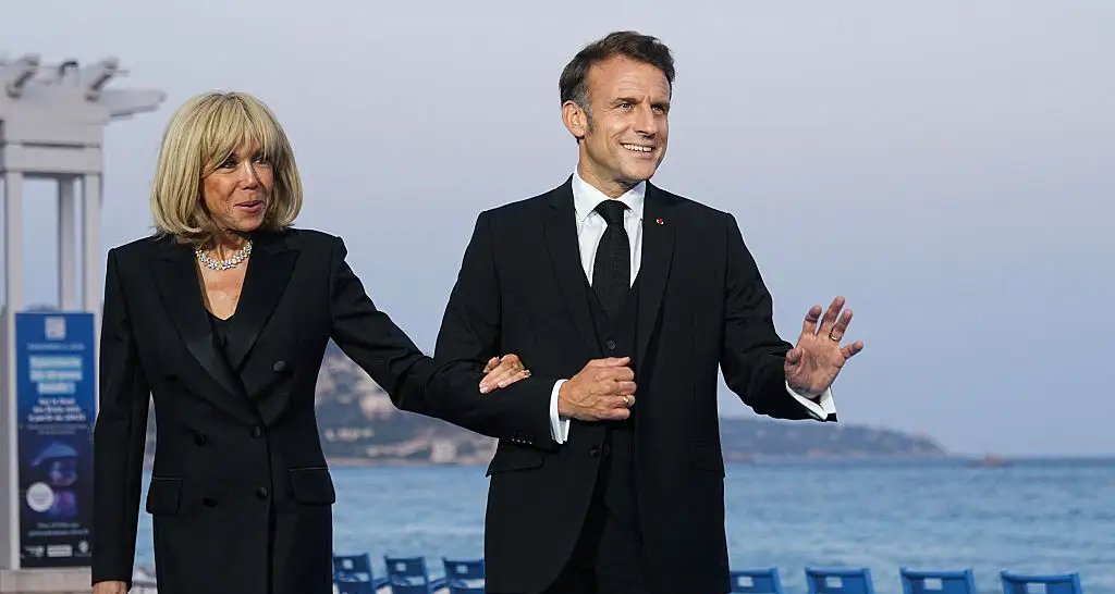 Brigitte Macron prova científica em processo nos EUA