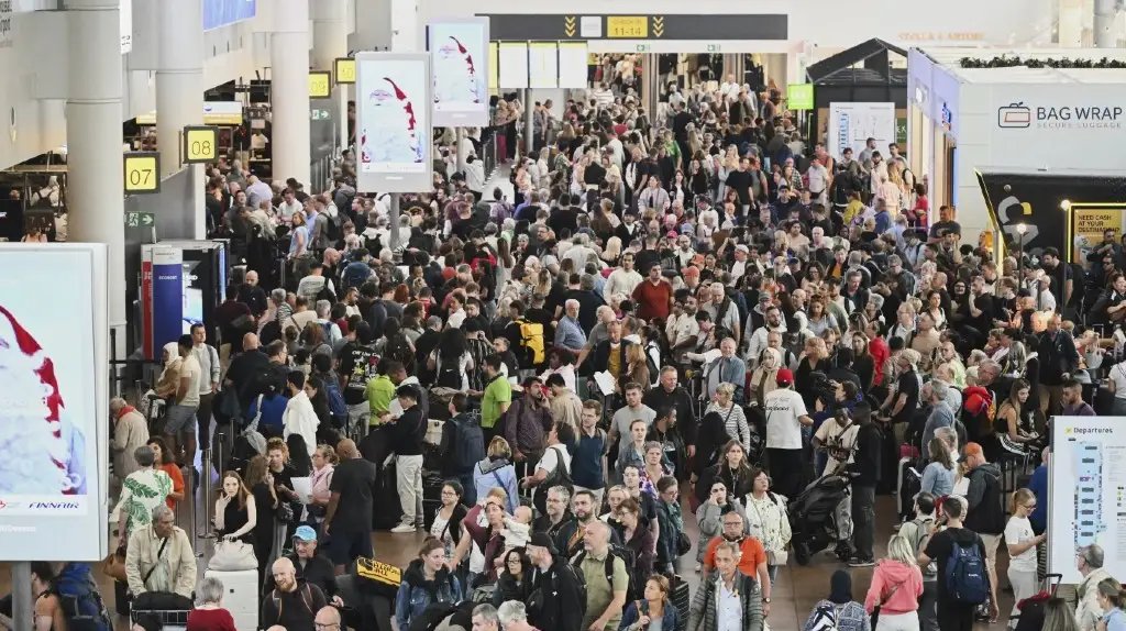 Ciberataque afeta aeroportos europeus e causa atrasos Ciberataque afeta aeroportos europeus e causa atrasos