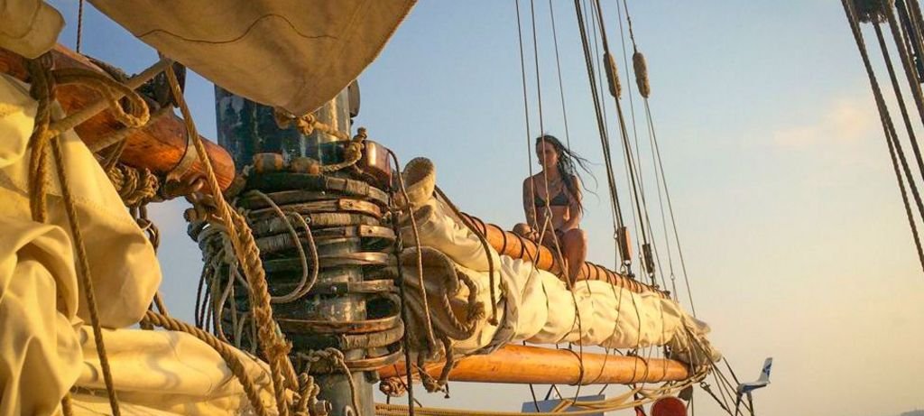 Presa no mar por 188 dias, cozinheira relata o isolamento Presa no mar por 188 dias, cozinheira relata o isolamento