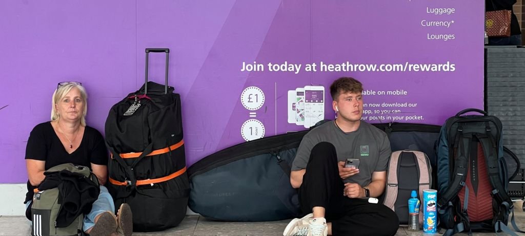 Ataque cibernético paralisa check-in e causa atrasos em Heathrow Ataque cibernético paralisa check-in e causa atrasos em Heathrow
