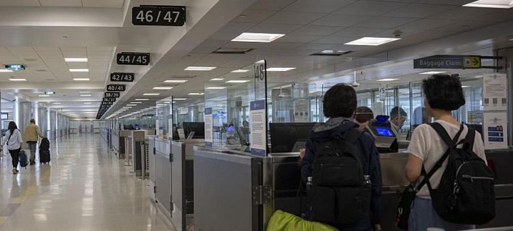 Visto H-1B: nova taxa de US$100 mil gera correria de retorno Visto H-1B: nova taxa de US$100 mil gera correria de retorno