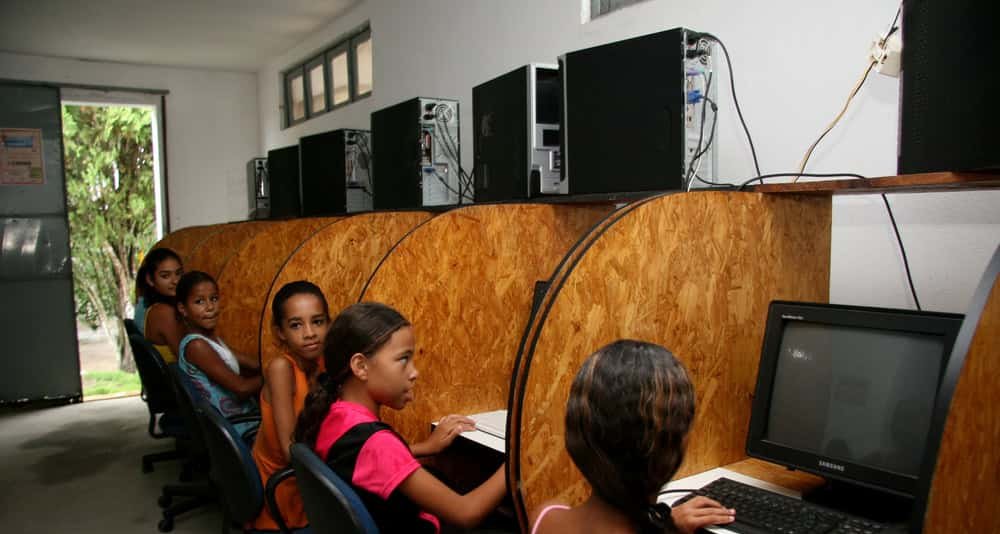 Hábitos dos anos 2000: 5 costumes adolescentes extintos Hábitos dos anos 2000: 5 costumes adolescentes extintos