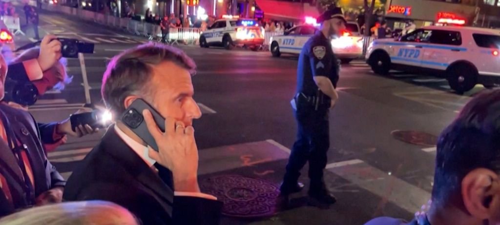 Macron liga para Trump após cortejo bloquear seu carro