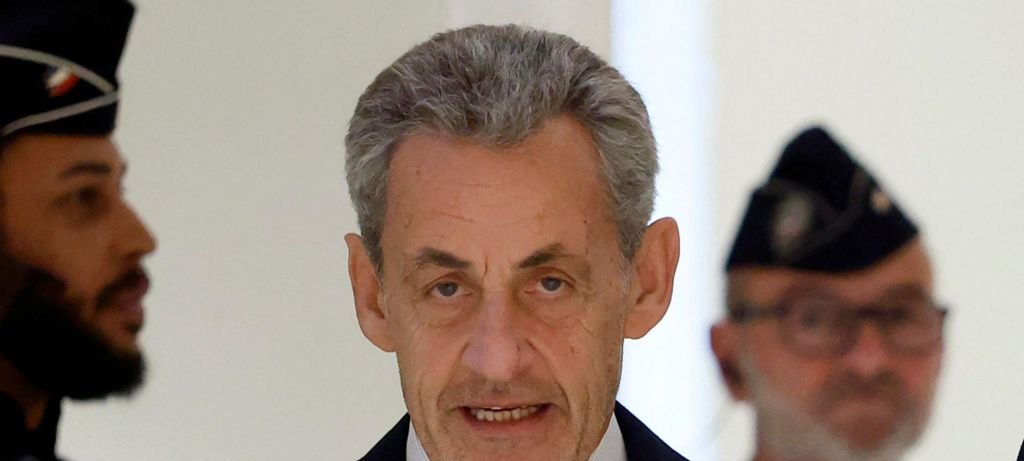 Nicolas Sarkozy condenado a cinco anos por financiamento da Líbia Nicolas Sarkozy condenado a cinco anos por financiamento da Líbia