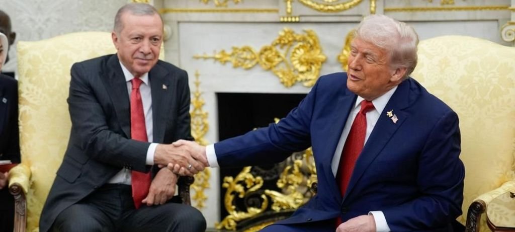 Trump cobra Turquia por compras de petróleo russo Trump cobra Turquia por compras de petróleo russo