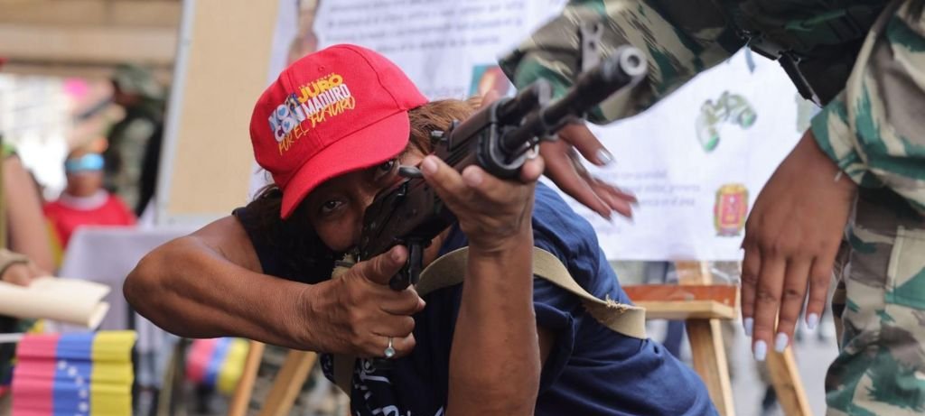 Tensões EUA-Venezuela: Maduro treina civis para guerra Tensões EUA-Venezuela: Maduro treina civis para guerra