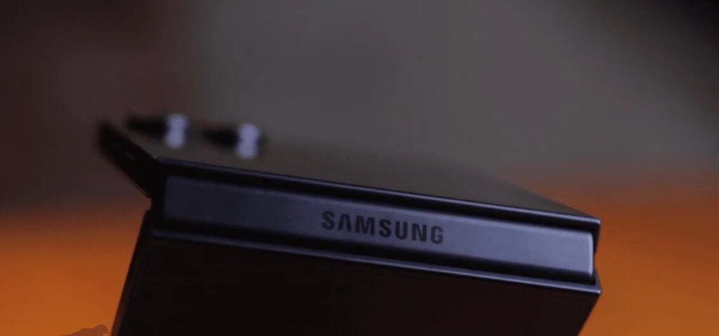 Galaxy Z Flip 7: charme persiste, mas tela segue frágil Galaxy Z Flip 7: charme persiste, mas tela segue frágil
