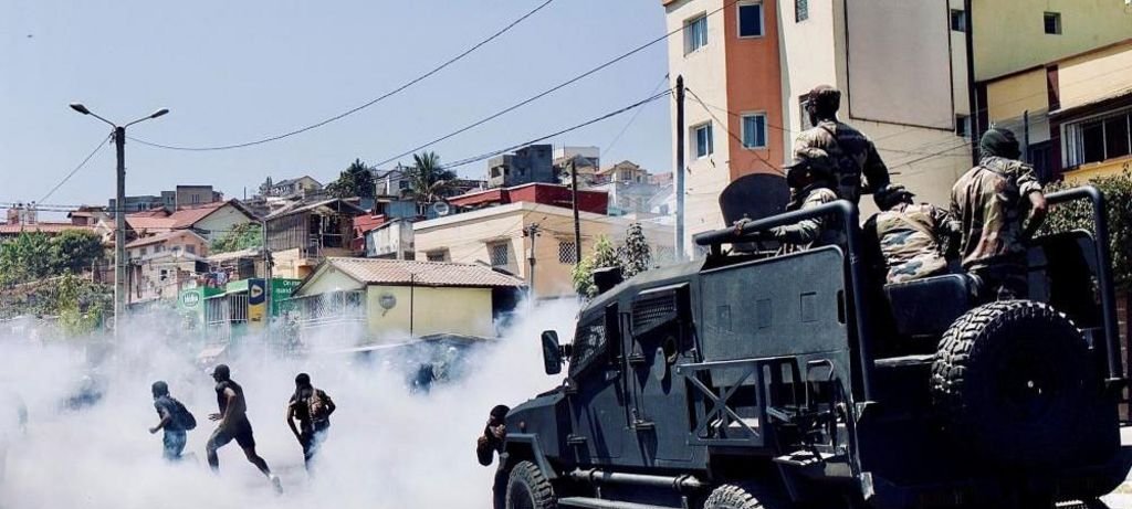 Presidente de Madagascar dissolve governo após protestos Gen Z Presidente de Madagascar dissolve governo após protestos Gen Z