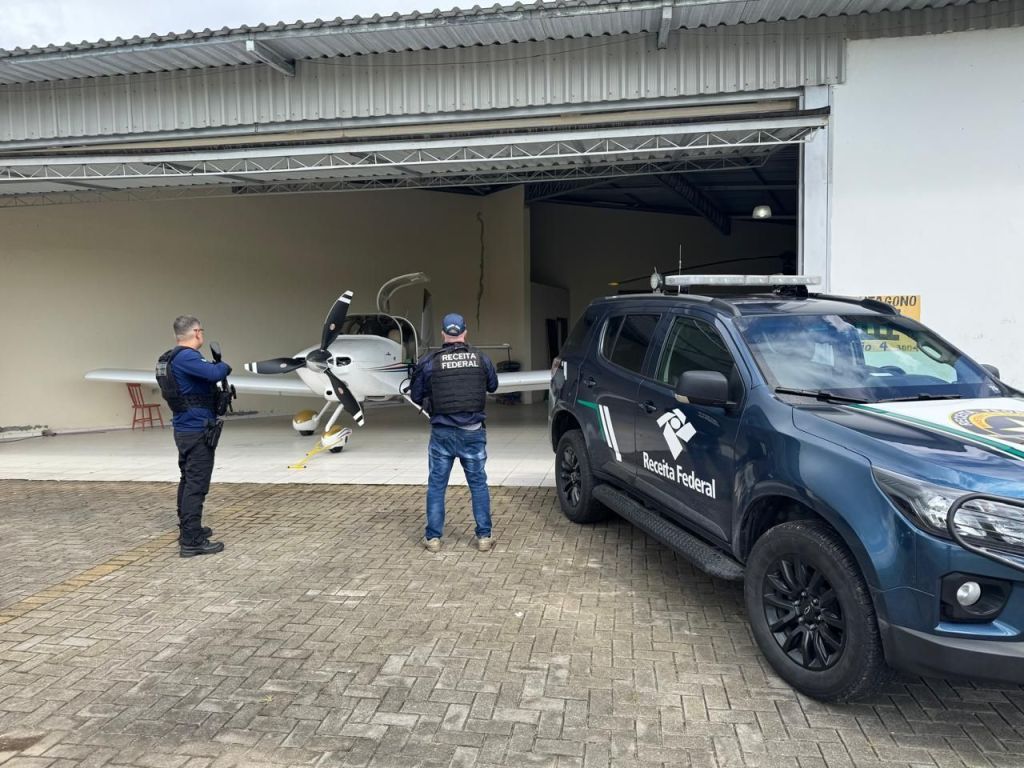Avião apreendido com 571 iPhones em Santa Catarina Image