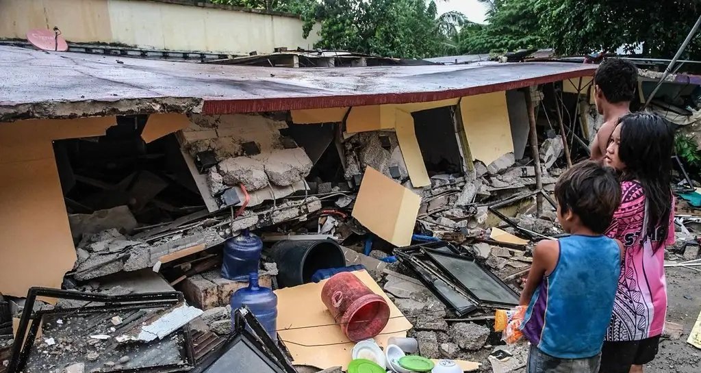Terremoto nas Filipinas deixa 69 mortos e centenas de feridos Terremoto nas Filipinas deixa 69 mortos e centenas de feridos