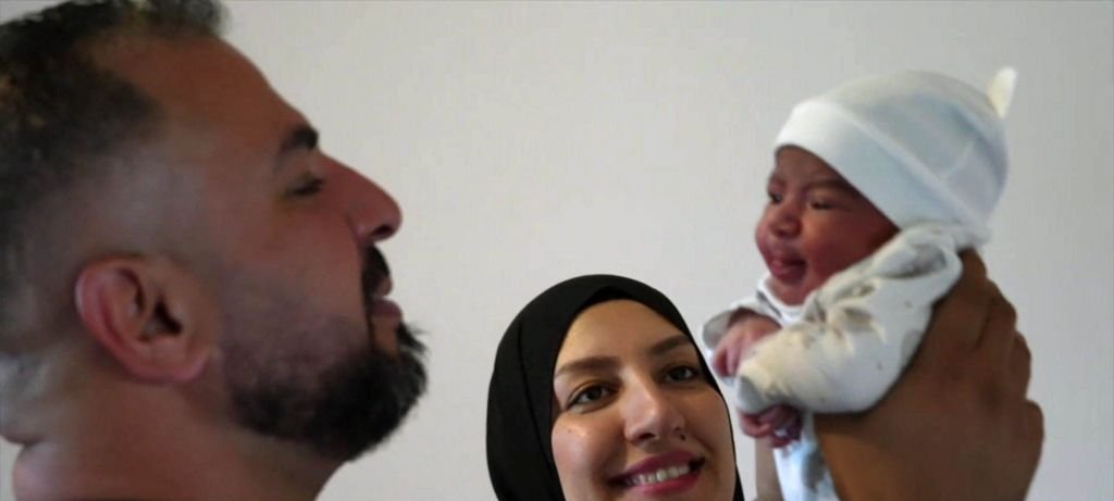 Asilo na França traz novo recomeço a família iraquiana Asilo na França traz novo recomeço a família iraquiana