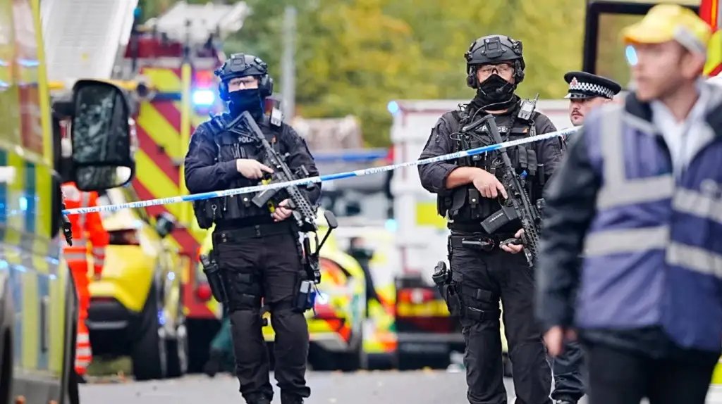 Ataque a sinagoga em Manchester mata dois e fere cinco Ataque a sinagoga em Manchester mata dois e fere cinco