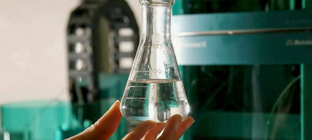 Teste rápido detecta metanol em garrafas lacradas com luz Teste rápido detecta metanol em garrafas lacradas com luz