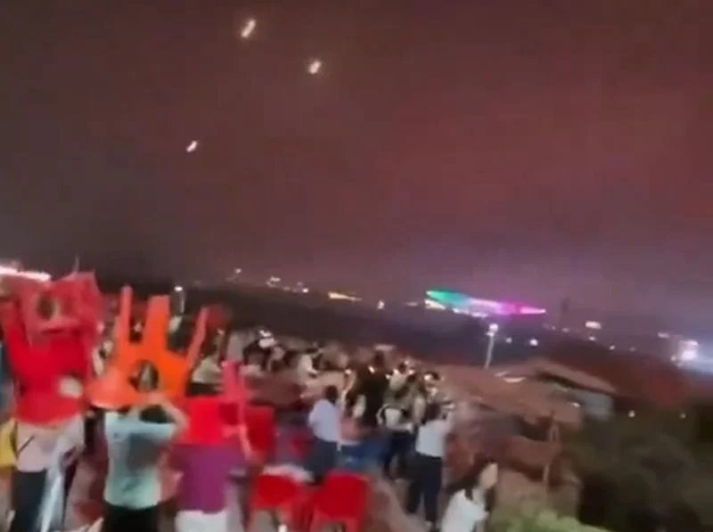Show de drones na China termina em caos e provoca pânico Show de drones na China termina em caos e provoca pânico