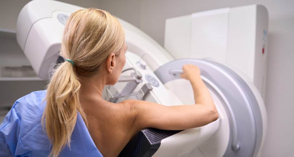 Câncer em adultos até 50 anos dispara no SUS, aponta DataSUS Câncer em adultos até 50 anos dispara no SUS, aponta DataSUS