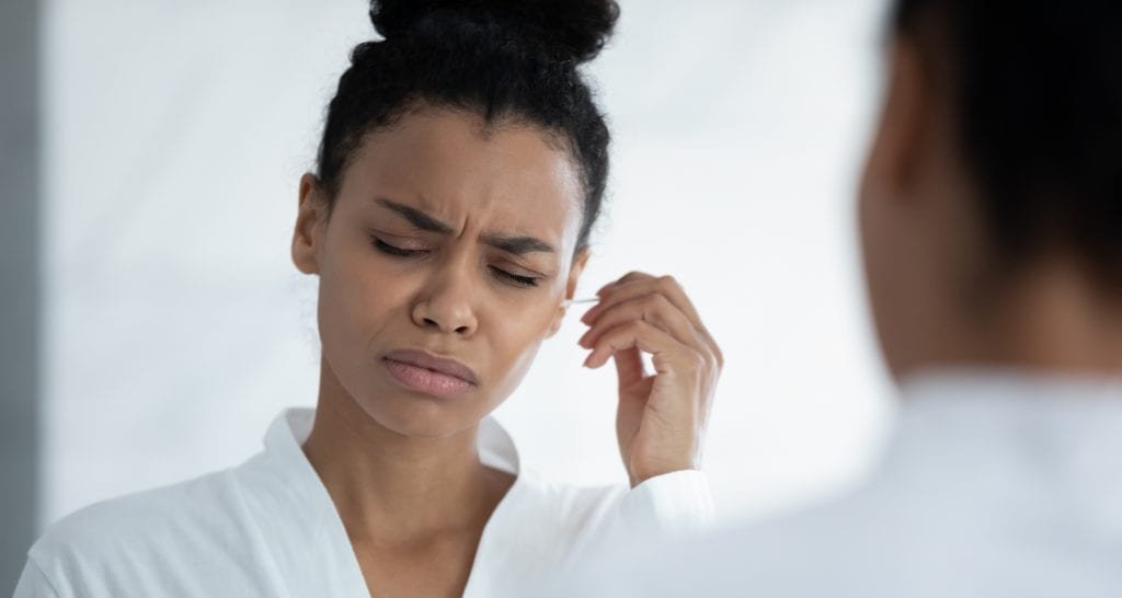 Cera de ouvido detecta sinais de câncer, indica estudo Cera de ouvido detecta sinais de câncer, indica estudo