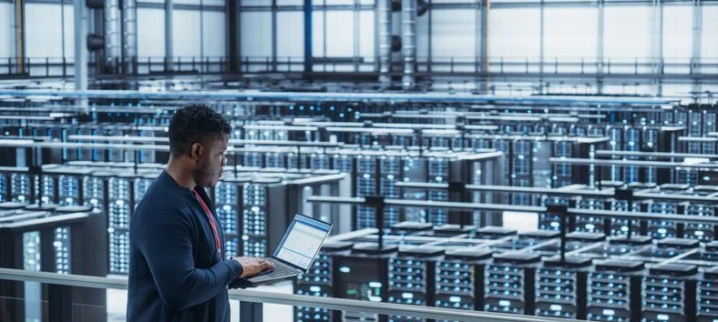Expansão de data centers redefine paisagens e pressiona recursos naturais nos Estados Unidos Expansão de data centers redefine paisagens e pressiona recursos naturais nos Estados Unidos