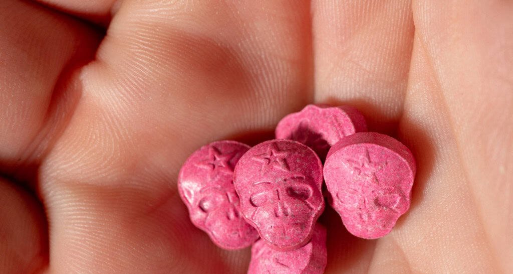Cocaína rosa: composição imprevisível e perigos agravados por misturas sintéticas Cocaína rosa: composição imprevisível e perigos agravados por misturas sintéticas