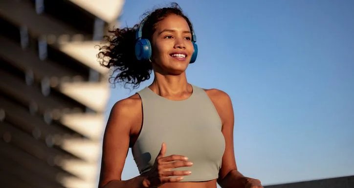 Guia completo para escolher o fone Bluetooth ideal: autonomia, recursos e tipos disponíveis Guia completo para escolher o fone Bluetooth ideal: autonomia, recursos e tipos disponíveis
