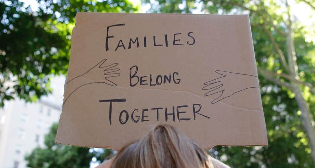 ICE amplia arsenal de inteligência artificial para vigiar imigrantes e opositores políticos nos Estados Unidos ICE amplia arsenal de inteligência artificial para vigiar imigrantes e opositores políticos nos Estados Unidos