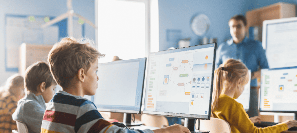 Gigantes da tecnologia financiam centros de treinamento em IA para formar 400 mil professores nos próximos cinco anos Gigantes da tecnologia financiam centros de treinamento em IA para formar 400 mil professores nos próximos cinco anos