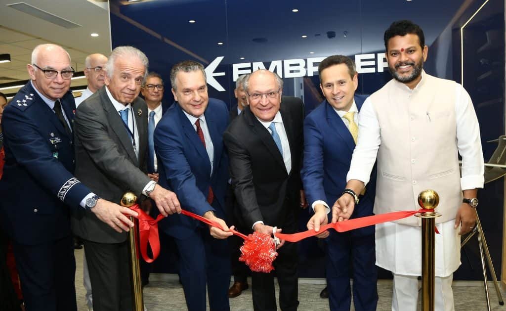 Escritório da Embraer em Nova Delhi amplia cooperação aeroespacial entre Brasil e Índia Escritório da Embraer em Nova Delhi amplia cooperação aeroespacial entre Brasil e Índia