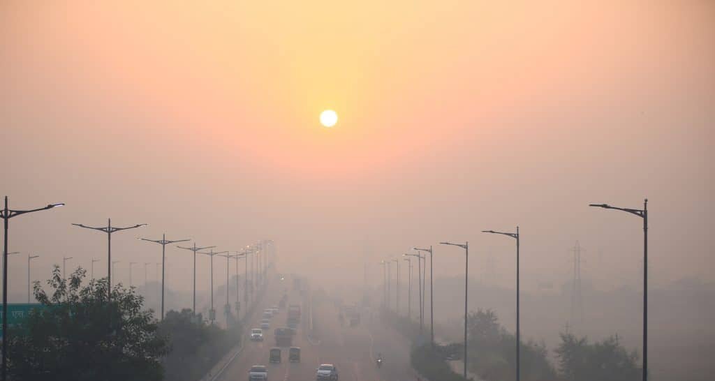 Poluição do ar em Nova Déli atinge 16 vezes o limite da OMS e autoridades recorrem à semeadura de nuvens Poluição do ar em Nova Déli atinge 16 vezes o limite da OMS e autoridades recorrem à semeadura de nuvens