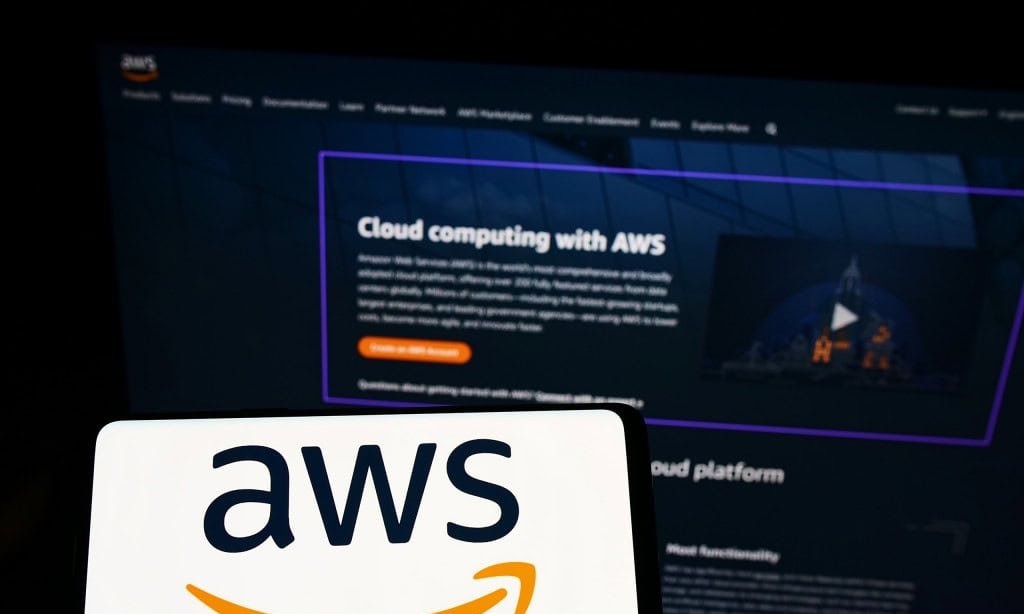 Falha na AWS deixa colchões inteligentes travados e reacende debate sobre dependência da nuvem Falha na AWS deixa colchões inteligentes travados e reacende debate sobre dependência da nuvem