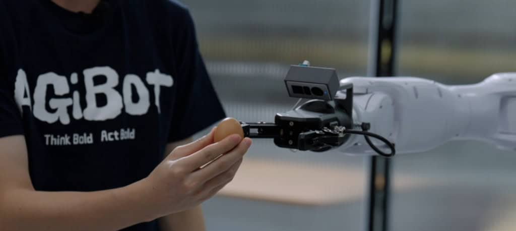 Agibot apresenta G2, robô humanoide industrial com IA preditiva e autonomia ininterrupta Agibot apresenta G2, robô humanoide industrial com IA preditiva e autonomia ininterrupta