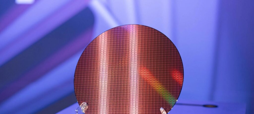 Intel volta ao lucro com ganho de US$ 4,1 bilhões e recebe impulso de investimentos externos Intel volta ao lucro com ganho de US$ 4,1 bilhões e recebe impulso de investimentos externos