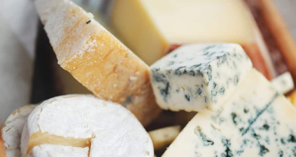 Por que os Estados Unidos armazenam 635 milhões de quilos de queijo em cavernas subterrâneas Por que os Estados Unidos armazenam 635 milhões de quilos de queijo em cavernas subterrâneas