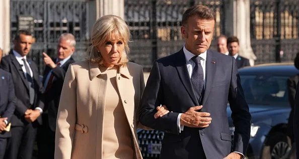 Invasão a registros fiscais altera nome e gênero de Brigitte Macron e intensifica julgamento por cyberbullying Invasão a registros fiscais altera nome e gênero de Brigitte Macron e intensifica julgamento por cyberbullying