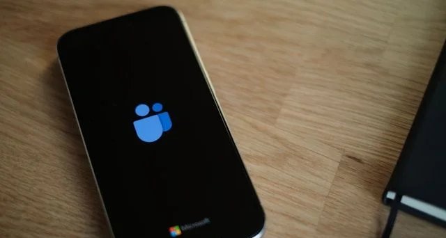 Microsoft Teams introduz detecção de localização via Wi-Fi para agilizar presença de equipes híbridas Microsoft Teams introduz detecção de localização via Wi-Fi para agilizar presença de equipes híbridas